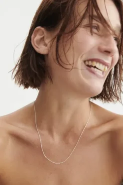 Anna kaulakoru, kulta Kaulakorut