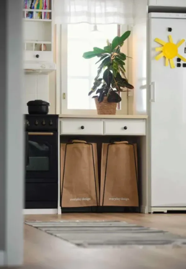 Clearance - Turku XL teline, musta Säilytys