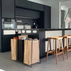 Clearance - Turku XL teline, musta Säilytys