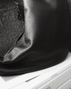 - Alva shoulder bag, black Laukut