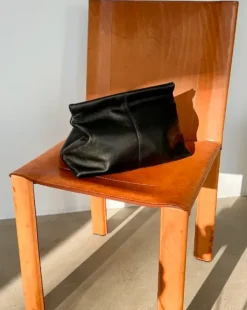 Online - Clay Clutch nahkaa, musta Laukut