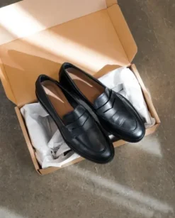 Clearance - Sara nahkaloaferit, musta Tennarit Ja Loaferit