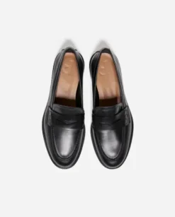 Clearance - Sara nahkaloaferit, musta Tennarit Ja Loaferit