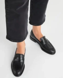 Clearance - Sara nahkaloaferit, musta Tennarit Ja Loaferit