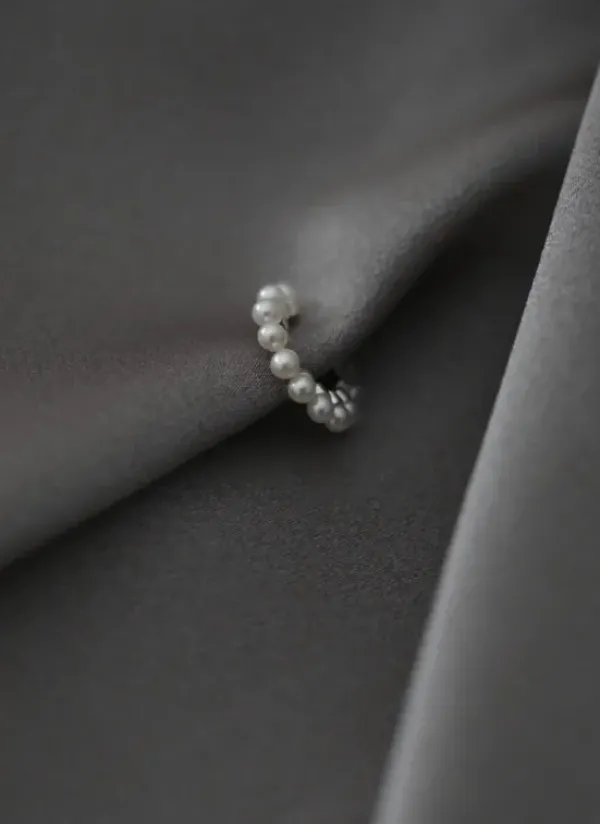 Gauhar - EAR CUFF pearl korvakoru Gauhar Helsinki