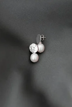 Hot Gauhar - Pearl Drop Earrings, silver Gauhar Helsinki