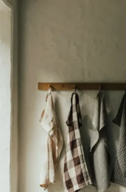 New Johanna ruudullinen keittiöpyyhe pellavaa, brown/nat Keittiötekstiilit