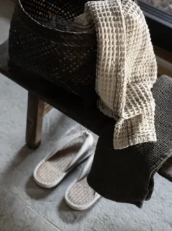 Hot Nella vohvelipyyhe 50x70, taupe stripe Kylpyhuonetekstiilit|Keittiötekstiilit