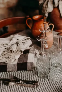 Discount - Raidallinen pöytäliina 150x300 Keittiötekstiilit