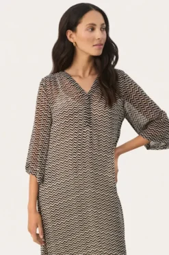 Discount - Berit mekko, black zig zag Mekot Ja Hameet