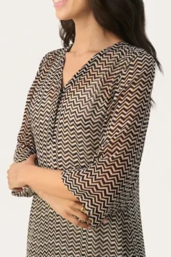 Discount - Berit mekko, black zig zag Mekot Ja Hameet