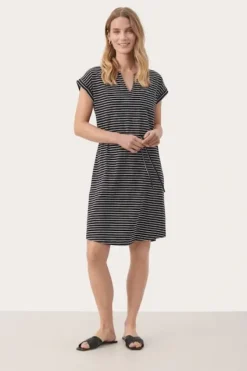 Sale - Mabels mekko, dark navy stripe Mekot Ja Hameet