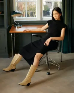 Hot Ripaus rock-henkeä näillä naisellisilla bootseilla! Saappaat Ja Nilkkurit