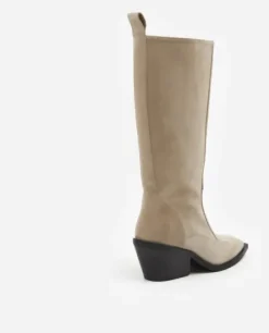 Hot Ripaus rock-henkeä näillä naisellisilla bootseilla! Saappaat Ja Nilkkurit