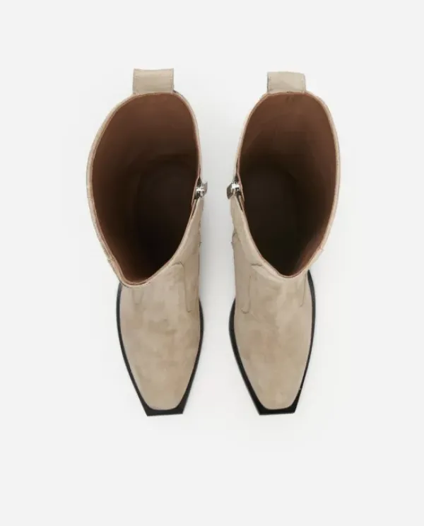 Hot Ripaus rock-henkeä näillä naisellisilla bootseilla! Saappaat Ja Nilkkurit