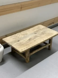– matala pikkupöytä #972, natural Vanhat Puuhuonekalut