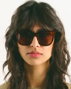 Hot Supertrendikkäät aurinkolasit nyt meillä Cafelattessa! Aurinkolasit