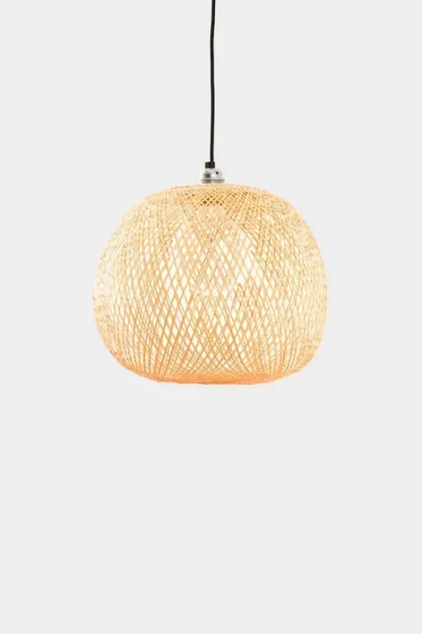 Best Tunnelmaa tilaan kuin tilaan upeiden valaisimien kautta <3 Valaisimet